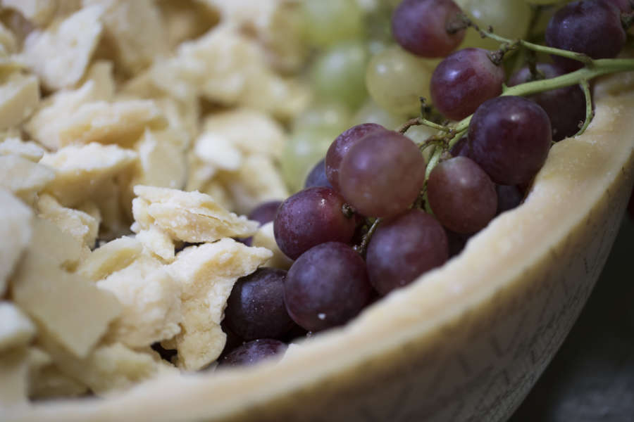 Grana Padano con uva